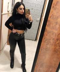 Erdemli Escort Kızlar Arasından Büyüleyici Ahenk